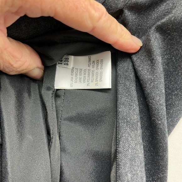 Absolutely Gorgeous Blumarine Gray Wool Dress
Made in Italy - - Picture 4 of 8